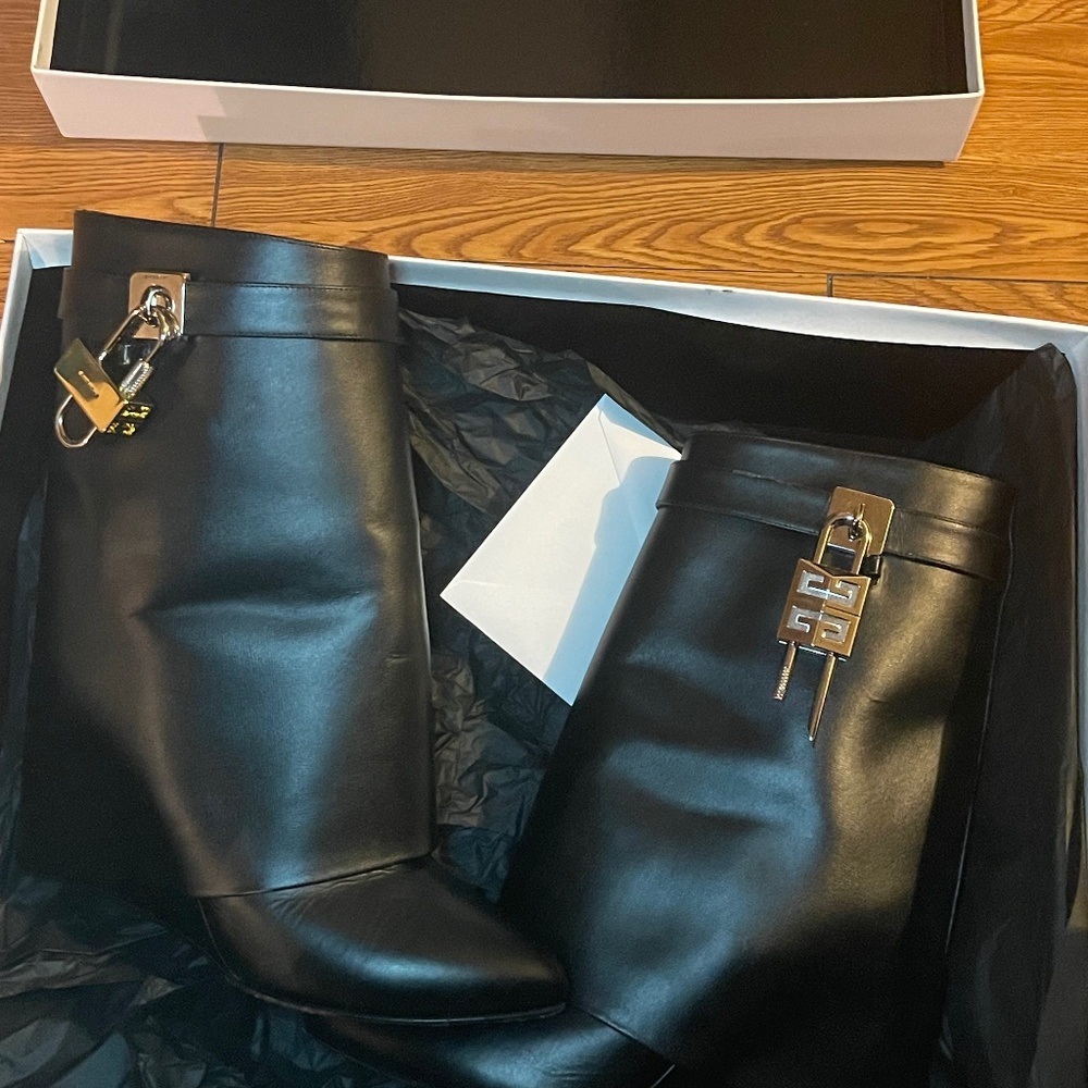 Black Shark Boots Size 42